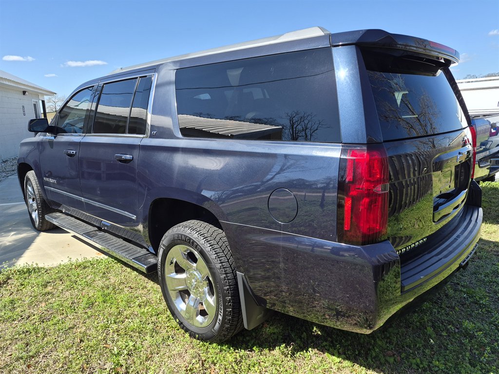 2017 Chevrolet Suburban LT - Photo 10