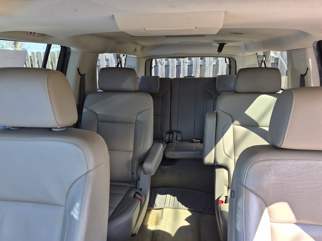 2017 Chevrolet Suburban LT - Photo 6