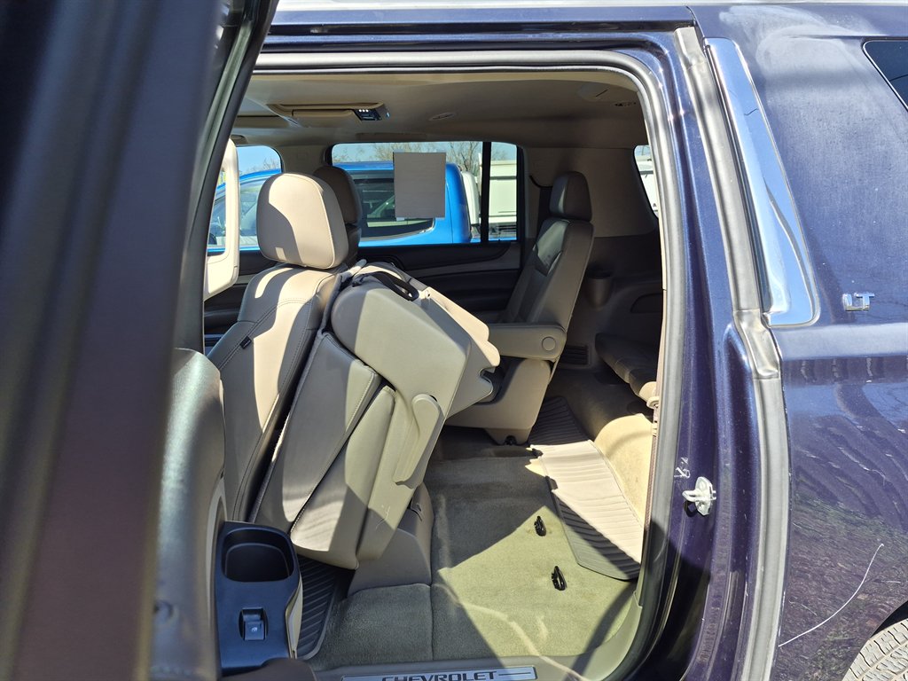 2017 Chevrolet Suburban LT - Photo 8
