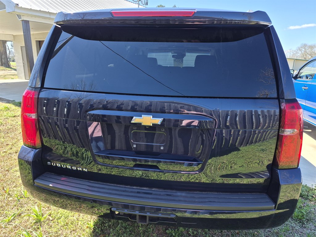 2017 Chevrolet Suburban LT - Photo 11