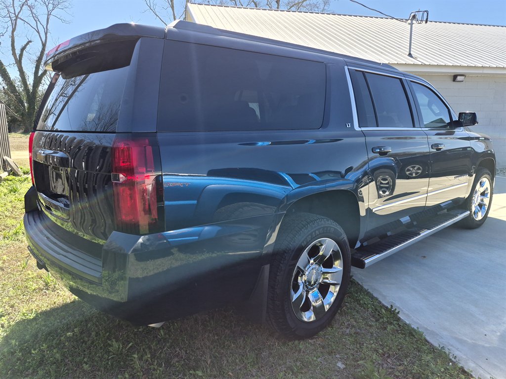 2017 Chevrolet Suburban LT - Photo 9